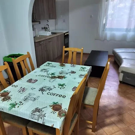 Ady Gold Five Apartman *