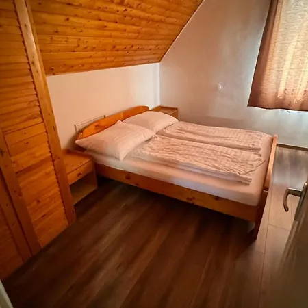 Ady Gold Five Apartman *